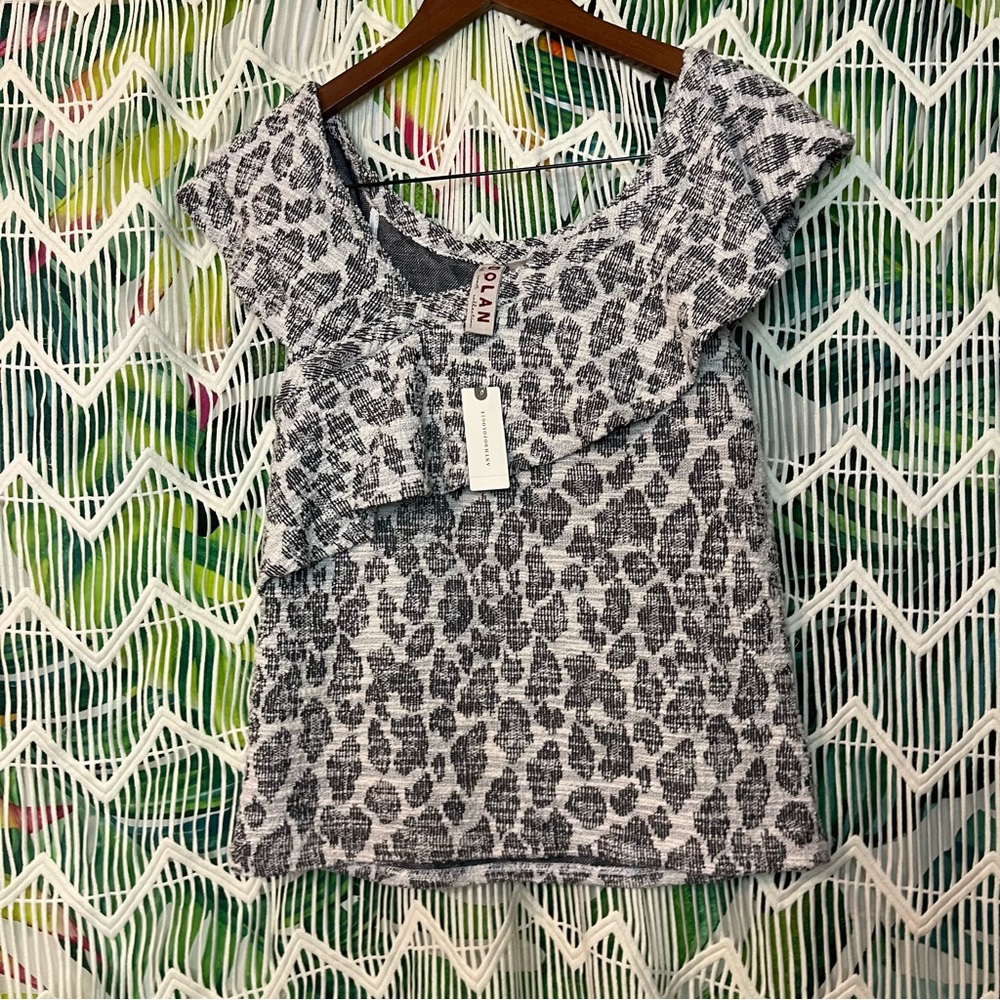 NWT Anthropologie Dolan XS Grey Animal Print Flutter Sleeve Textured Blouse